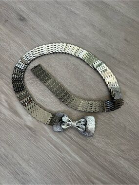 Metallic Silver Bow Accent Stretch Waist Fish Scale Belt 32 inch